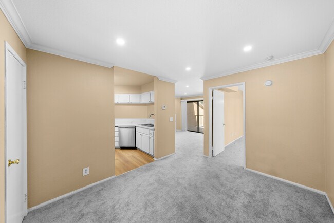 Comedor - 10655 Lemon Ave