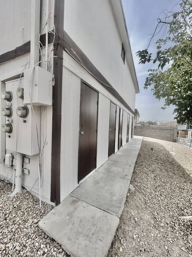 Foto del edificio - Recently renovated 2 bedroom 1 bath upstai...