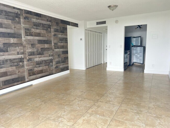 Foto del edificio - 2000 NE 135th St