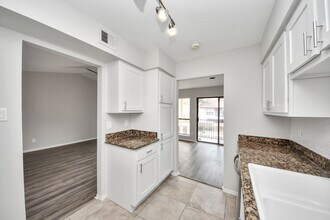 Building Photo - 1818 Augusta Dr
