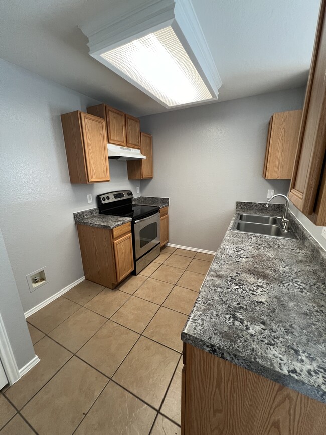 Foto del edificio - 3734 Candleglenn