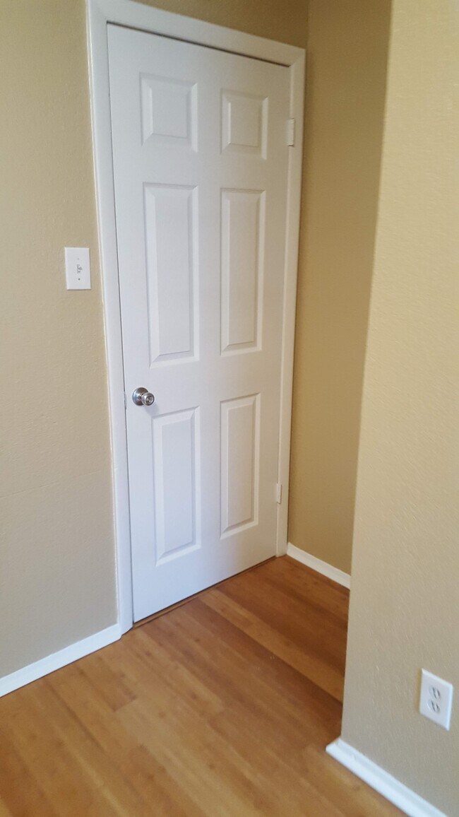 Primer dormitorio - 902-B Bret Ln