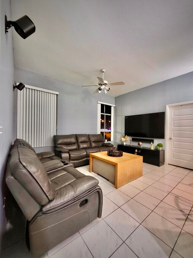 Foto del edificio - 7400 W 20th Ave