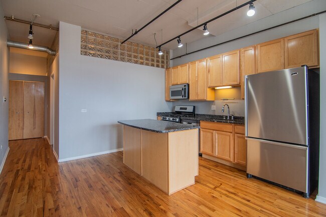 Building Photo - 6 S Laflin St