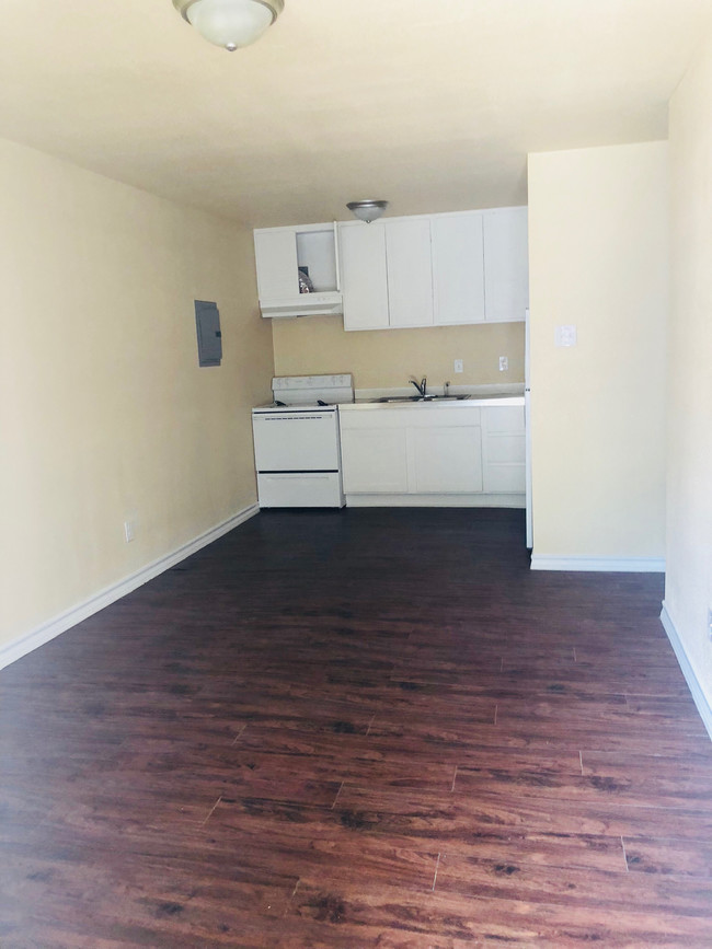 Building Photo - 3029 Lackland Rd