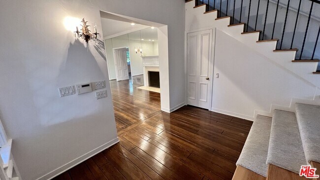 Foto del edificio - 613 N Crescent Dr