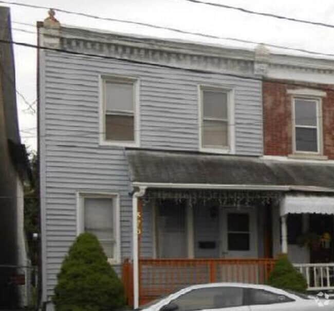 Building Photo - 570 Broad St