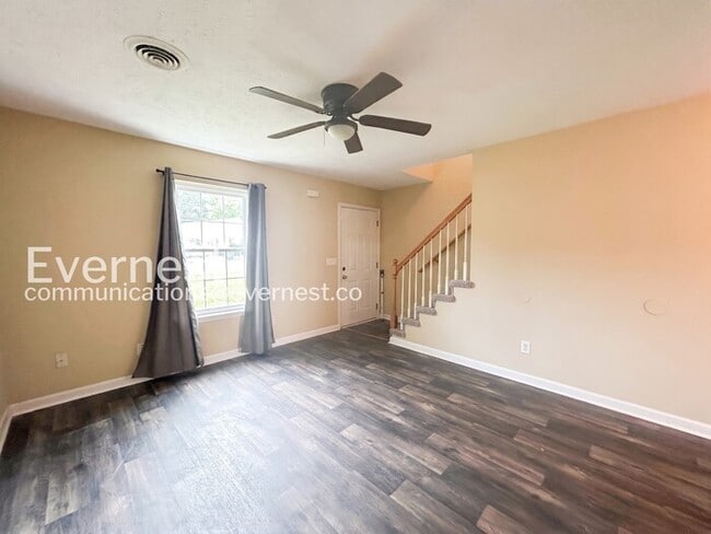 Building Photo - 2-Bed/1.5-Bath Town Home/Available Now!