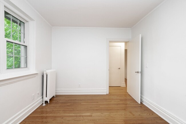 Building Photo - 2875 Yonge St