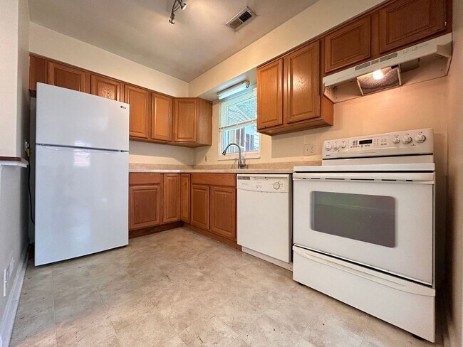 Foto del edificio - 3549 Seay Ave