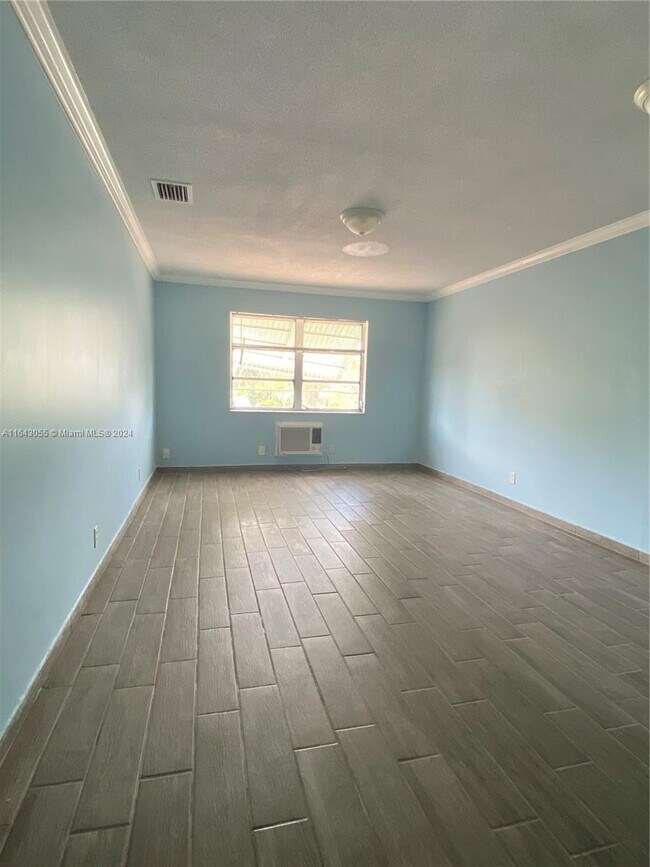 Foto del edificio - 1480 E Sample Rd