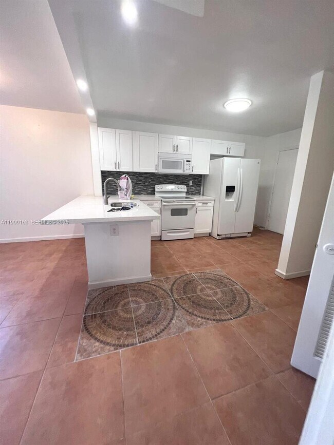 Foto del edificio - 1700 NE 191st St