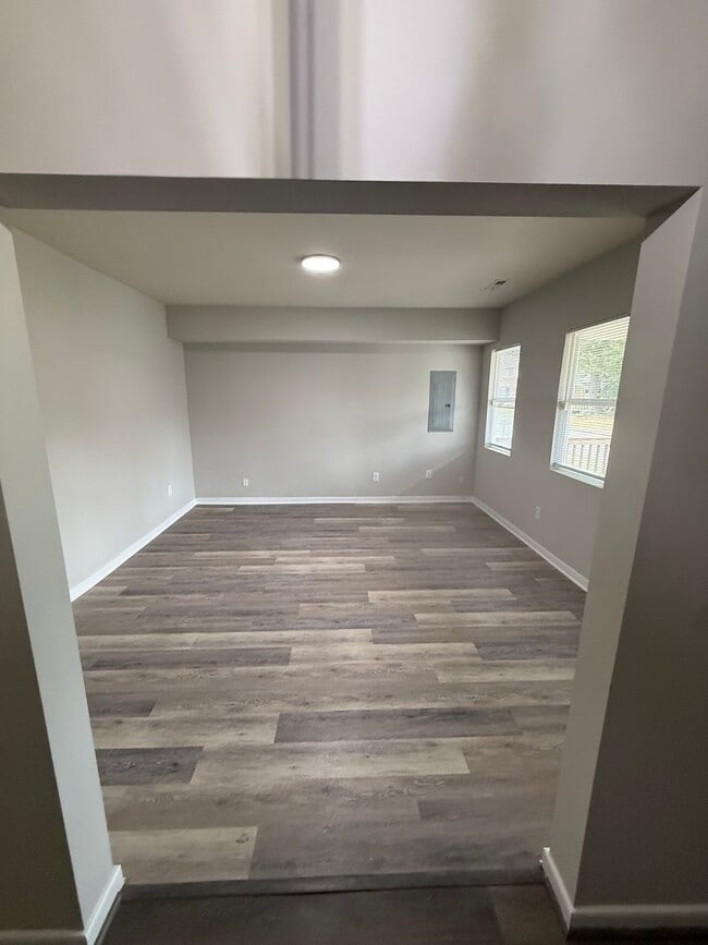 Building Photo - 3 Bedroom 1.5 bath home
