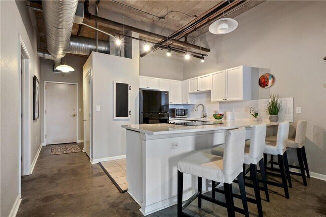 Foto del edificio - 308 W 8th St