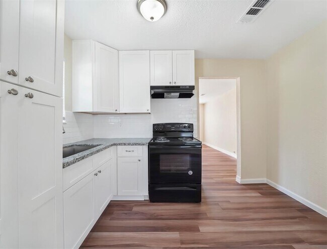 Foto del edificio - 8244 Hartford St