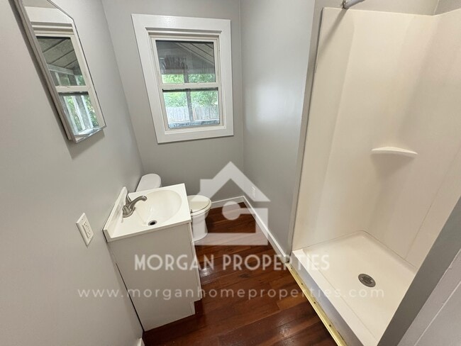 Building Photo - 220 W 38th St