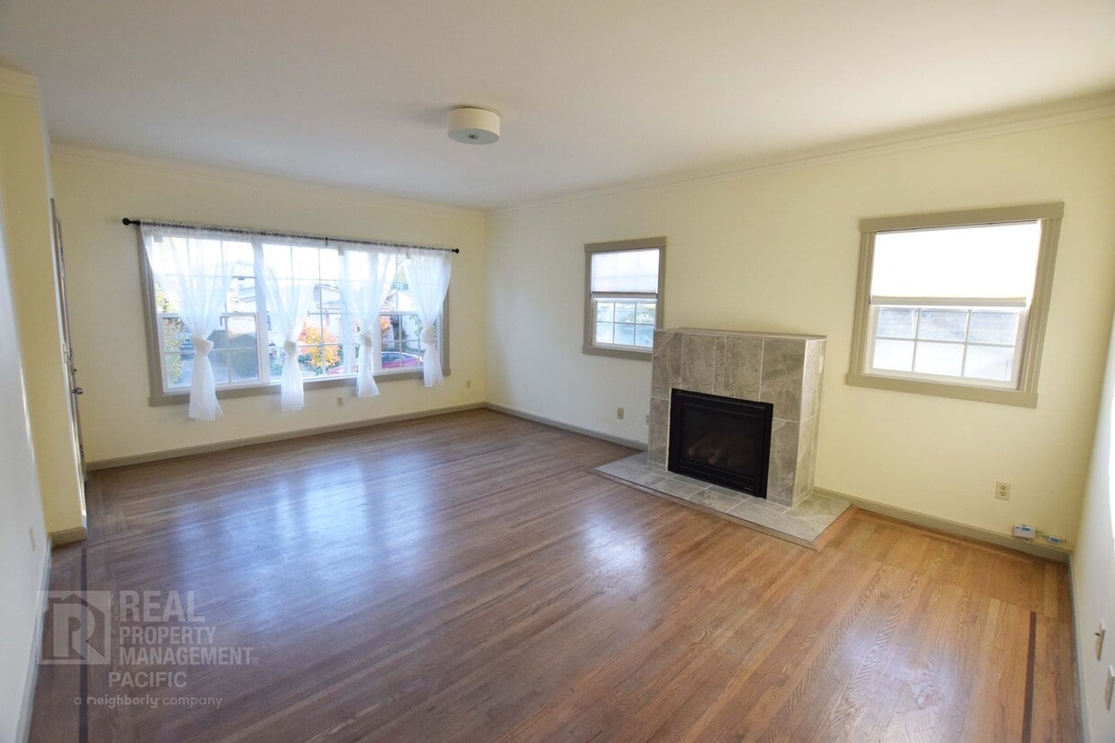Primary Photo - 1435 Parker St