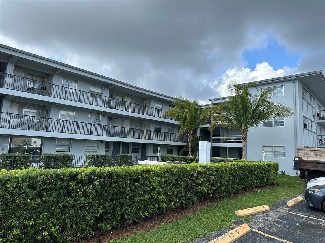 Foto principal - 1100 NE 1st Ct