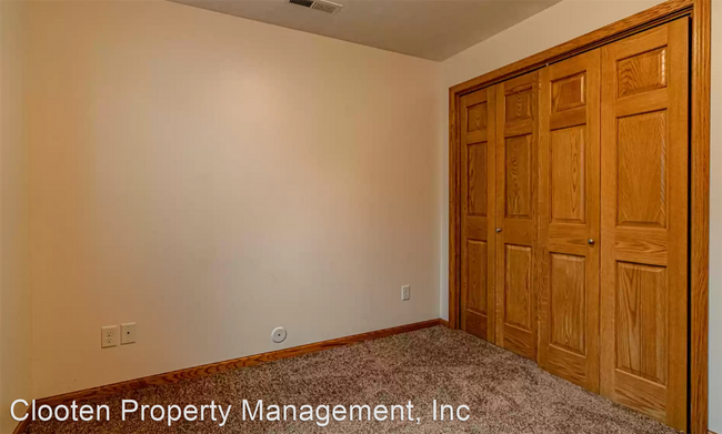 Building Photo - 3 br, 2 bath House - 1025 N 33rd St.
