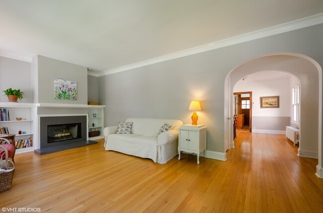 Building Photo - 3016 Thayer St