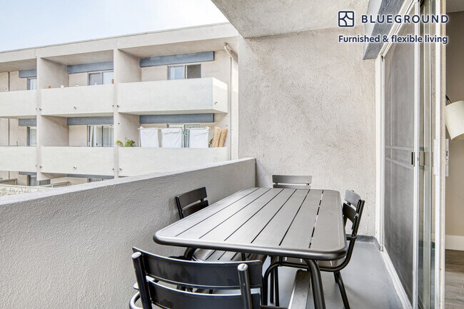Foto del edificio - 3311 W 3rd St