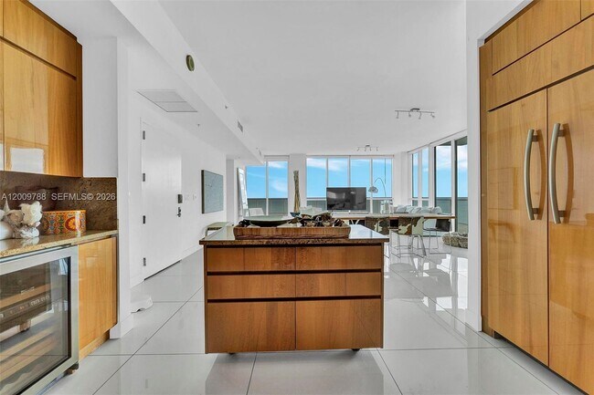 Foto del edificio - 50 South Pointe Dr