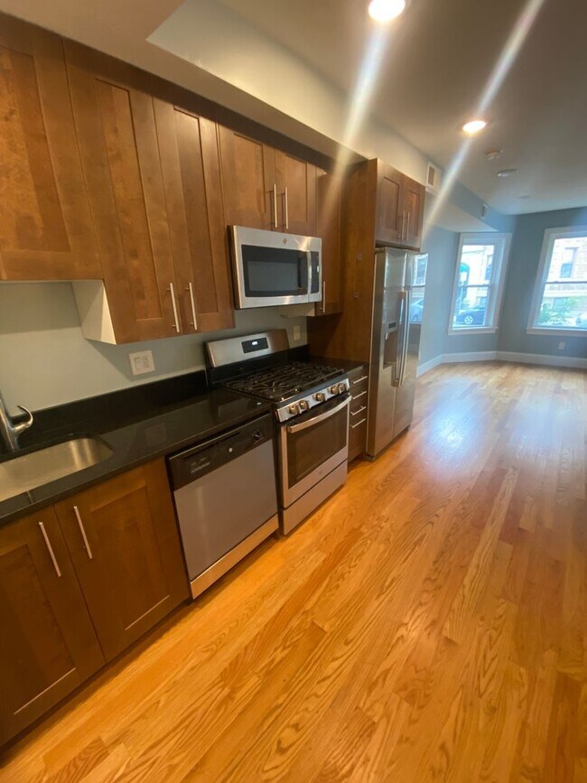 Building Photo - Renovated Allston 5 Bed/2 Bath on Brookline Border.  Available September 1st, 2026