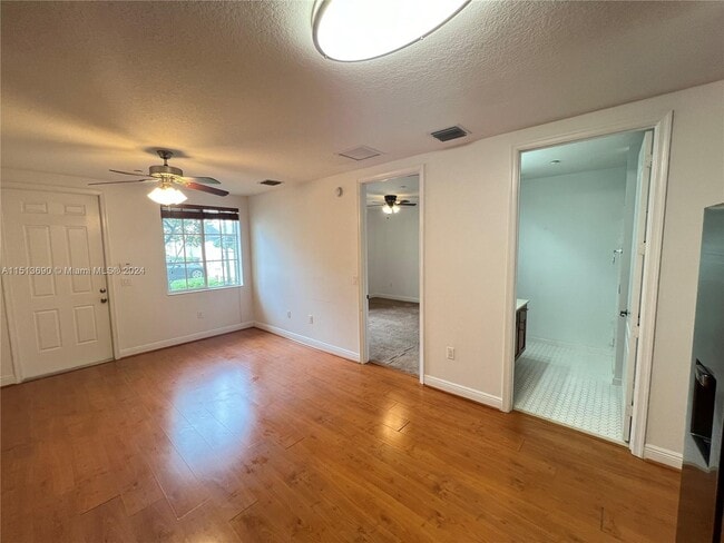 Building Photo - 245 Olssen Ave