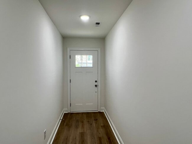 Building Photo - 2132 Barrowcliffe Dr NW