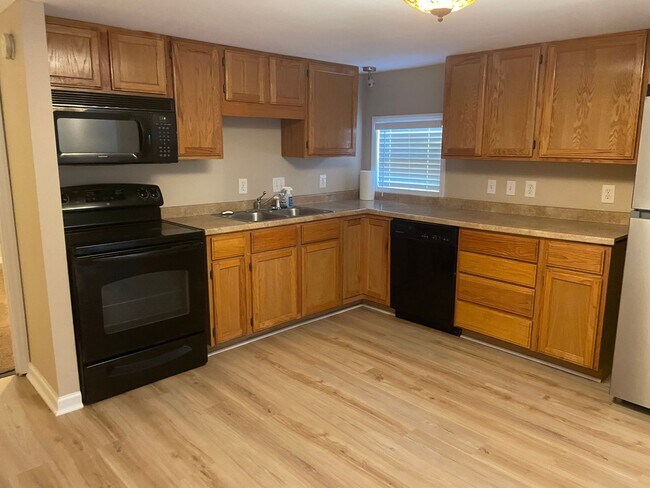 Building Photo - 3 Bedroom Mobile Home Convenient to 68 & I...