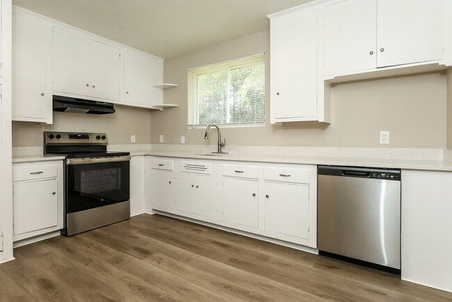 Building Photo - 5220 Seaspray Ave