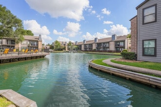 Building Photo - Lakebridge Apartments