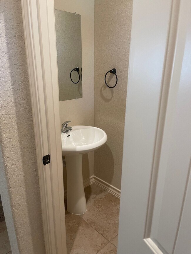 Foto del edificio - 6934 Lakeview Dr.