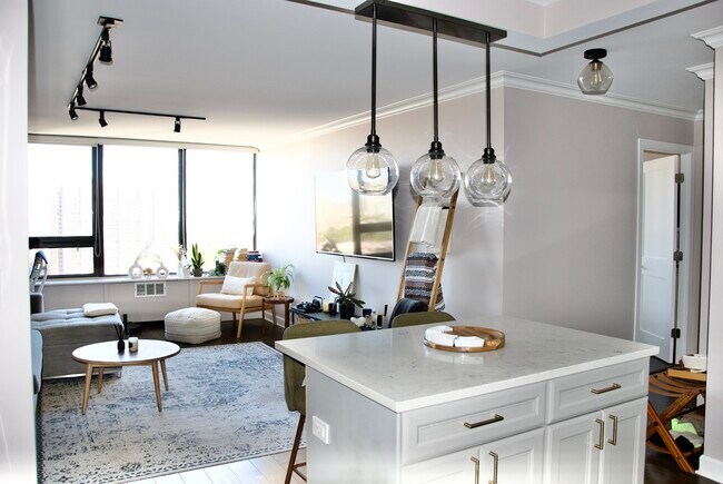 Foto del edificio - 3930 N Pine Grove Ave