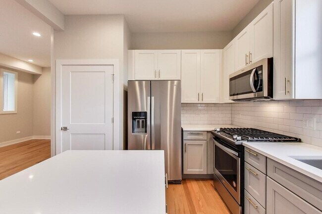 Foto del edificio - 2604 N Drake Ave