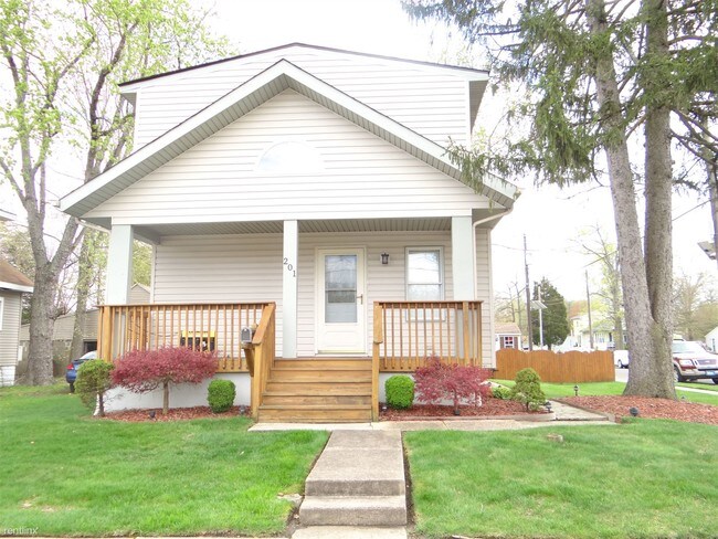 Foto del edificio - 4 br, 1 bath House - 201 East Maiden Lane
