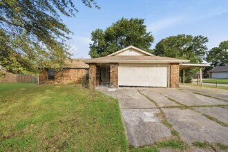 Building Photo - 11648 N 104th E Ave