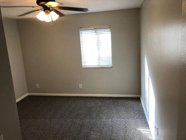 Building Photo - Charming 2BR Condo with Granite Countertops, Pool Access & Included Lawn Care