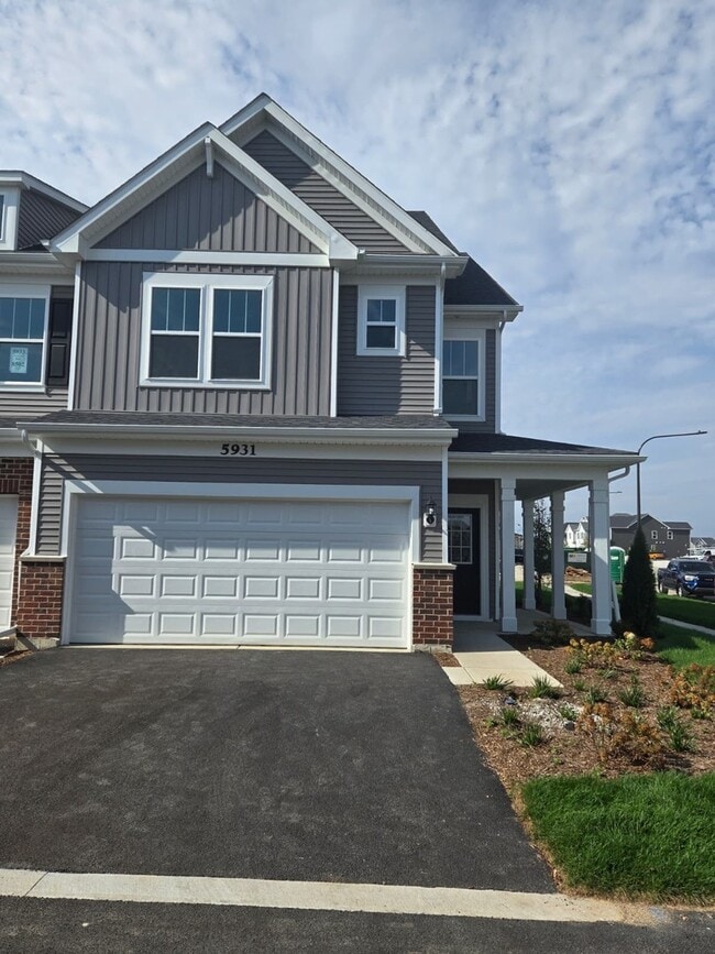 Building Photo - 5931 Hawkweed Dr