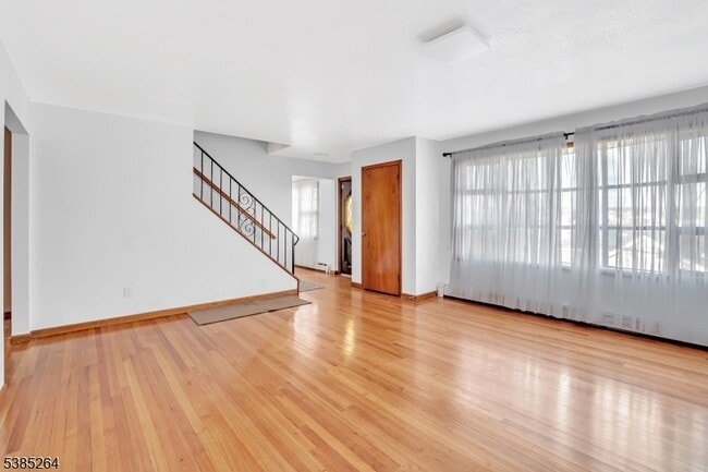 Building Photo - 12 Park Ave