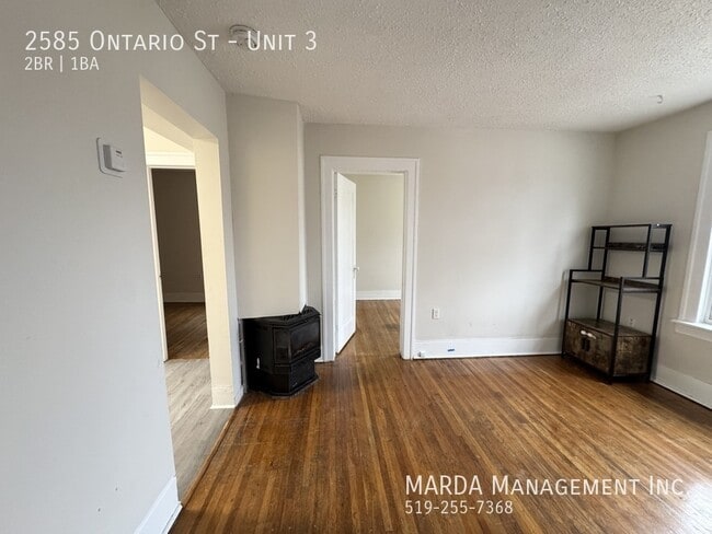 Photo du bâtiment - CHARMING 2 BED/1BATH SECOND FLOOR UNIT IN WALKERVILLE + HYDRO & GAS!