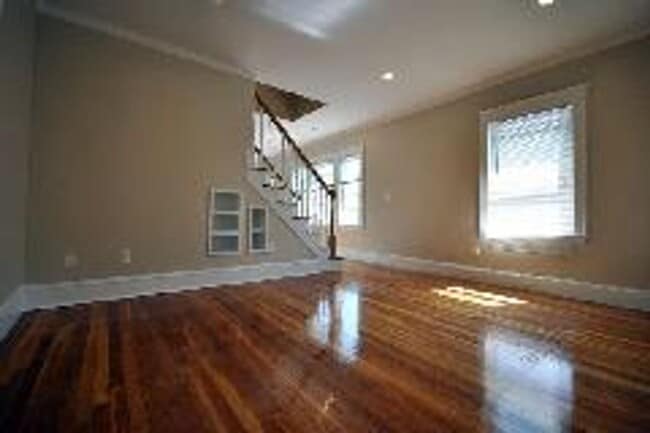 Building Photo - AVAILABLE SEPTEMBER 1ST - Huge, Beautiful, Fully Renovated Brighton / Oak Sq 4 Bed/2 bath.  NO BR...