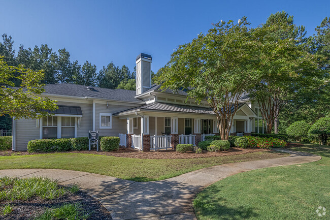 Building Photo - The Glen at Lanier Crossing