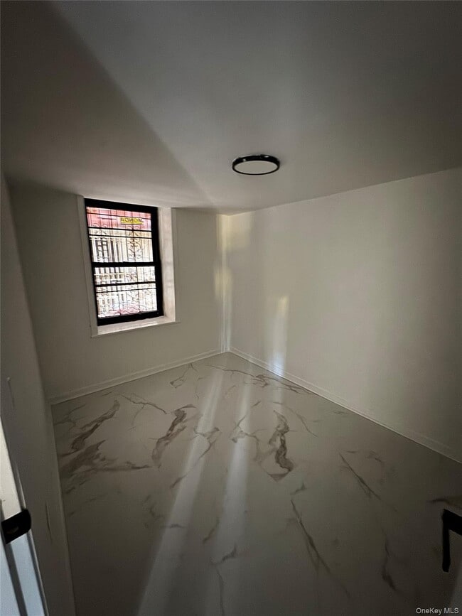 Foto del edificio - 1827 Amethyst St