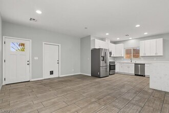 Building Photo - 4966 Andover Dr