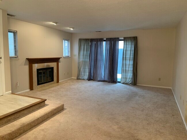 Building Photo - Nice Condo in Wayne Township!