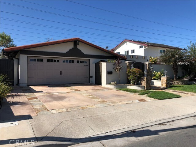 Building Photo - 9142 Hyde Park Dr