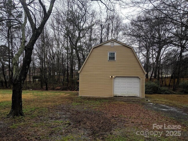 Foto del edificio - 632 Catawba Cir N