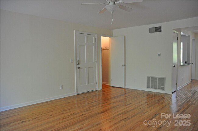 Foto del edificio - 305 Grady Ave