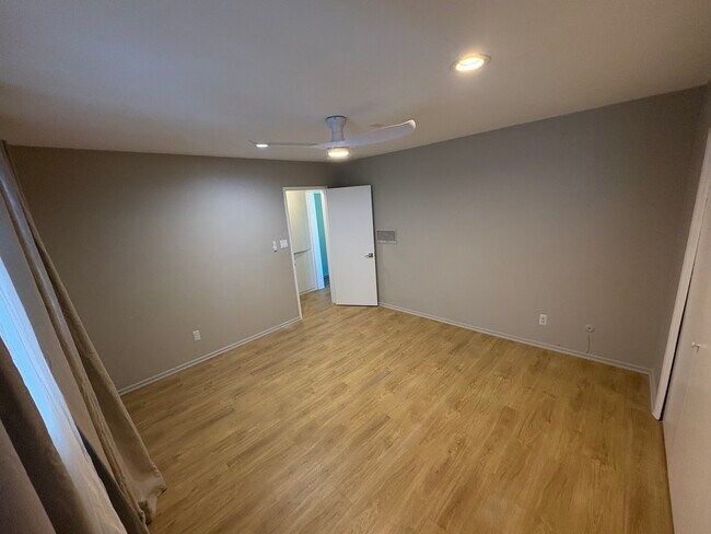 Foto del edificio - 510 N Van Ness Ave